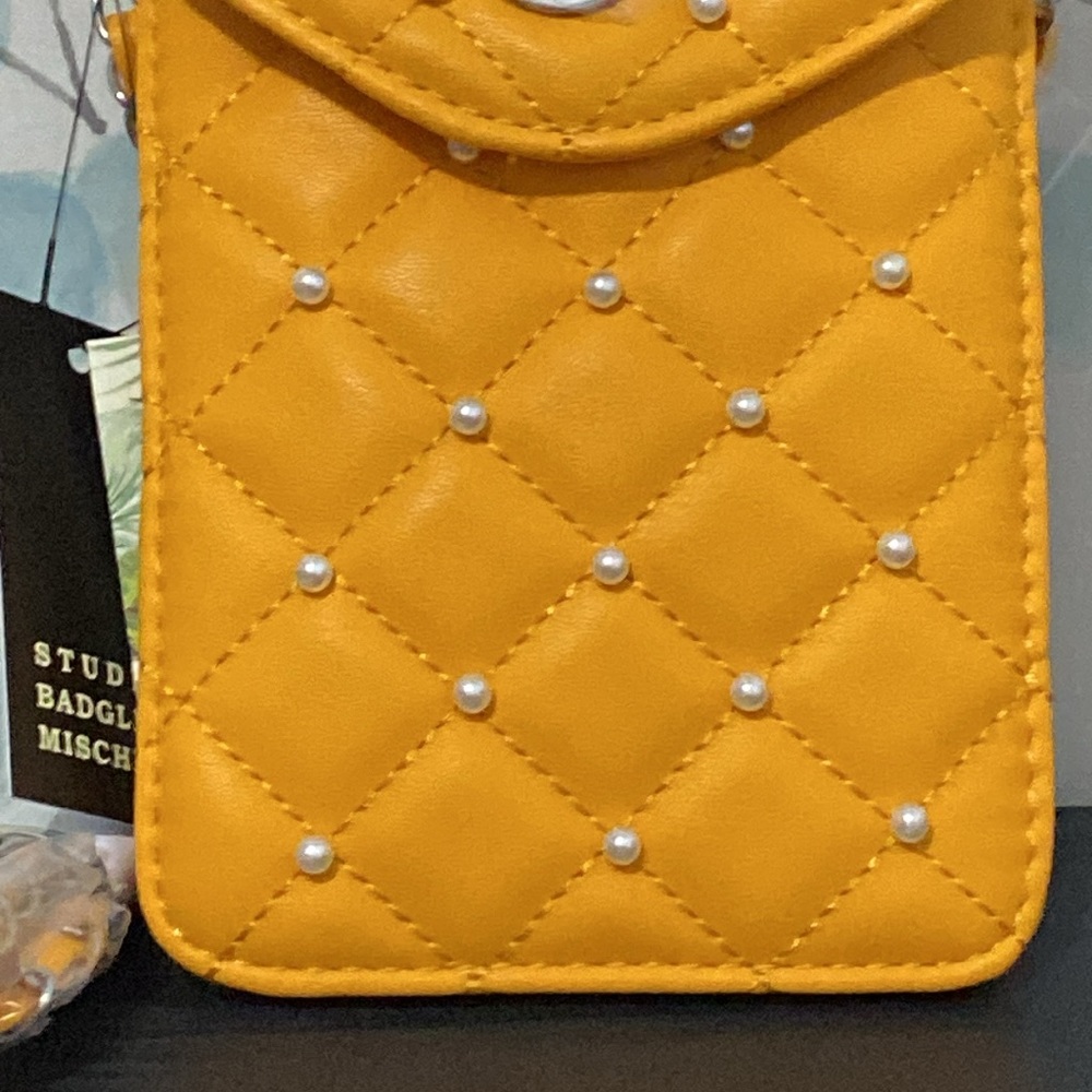 Badgley Mischka Crossbody Phone Case with Diamond Quilting and Pearls NWT - Picture 3 of 6
